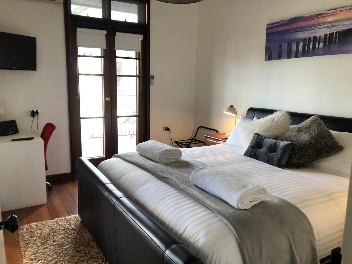 Fairway Manor Accommodation نورثام المظهر الخارجي الصورة