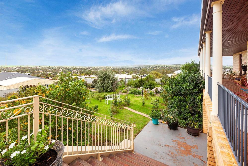 Fairway Manor Accommodation نورثام المظهر الخارجي الصورة